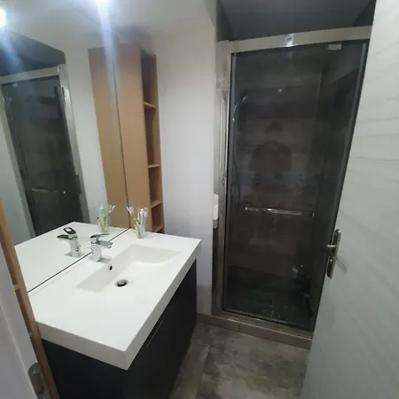 Cosy Avec Parking Privé Apartamento